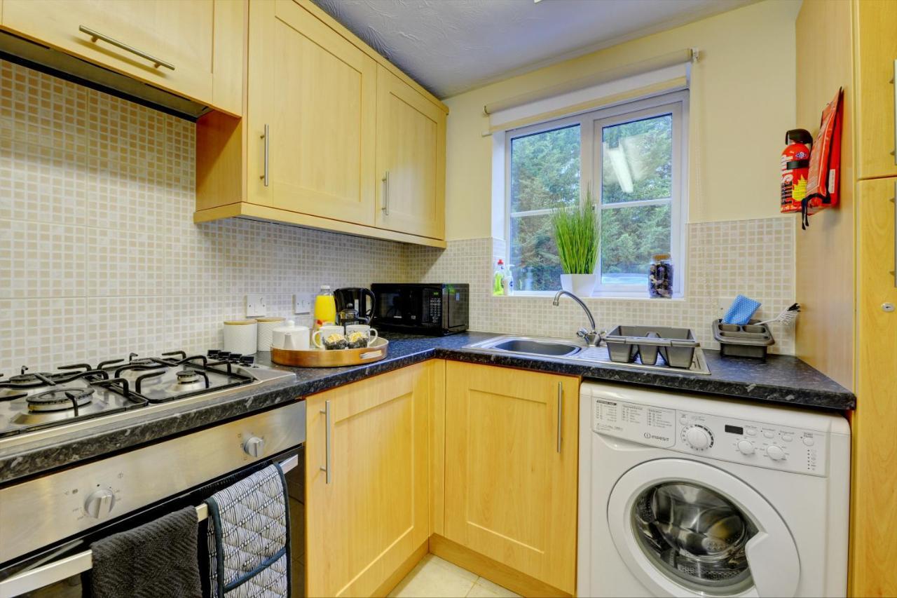 Modern 2 Bed House Sleeps 6 Southam Town Centre - Inspire Homes Ltd Экстерьер фото